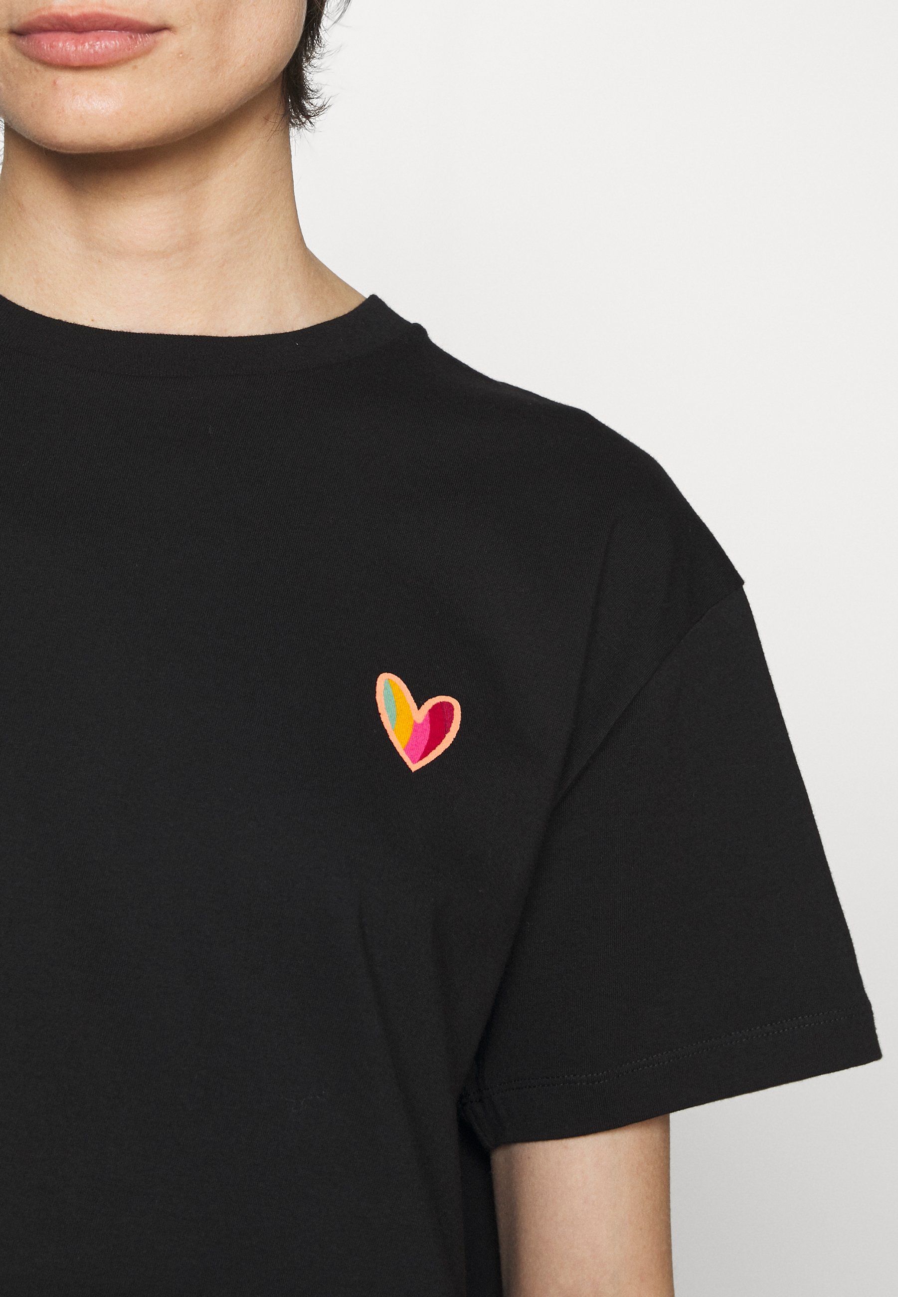 comme des garçons marca zalando