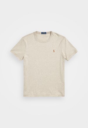 Beiges T-Shirt mit kurzen Ärmeln und Rundhalsausschnitt mit kleinem, auf der linken Brustseite gesticktem Polo Ralph Lauren Logo.