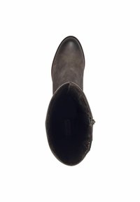 Botina din piele maro, cu vârful rotund, suprafață texturată și detaliu cu fermoar pe lateral. Interiorul este căptușit, având o culoare închisă.