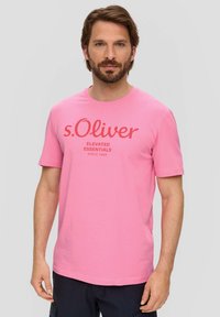 s.Oliver MIT GROSSEM LABEL - T-shirt print - rosa