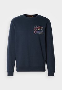 Sweatshirt bleu marine avec un col rond côtelé, des manches longues et un logo graphique coloré sur le côté avant gauche. Texture de tissu douce.