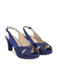 Tacchi slingback in satin blu con punta aperta, decorati con perline sulla parte superiore, tacco a blocco di altezza media e cinturino alla caviglia regolabile.