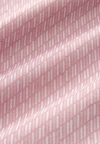Next TRIMMED REGULAR FIT - Košile - damson pink