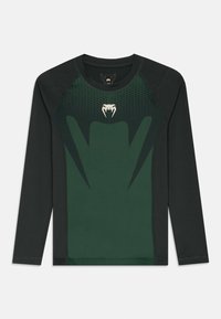 Pitkähihainen urheilupaita tummanvihreänä ja mustana, jossa on teksturoitu vihreä olkapääpaneeli käärmekuvalla ja kontrastisommitelmat.