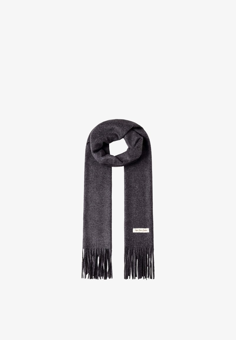 Écharpe en laine gris foncé avec des extrémités à franges et une petite étiquette blanche rectangulaire d'un côté.