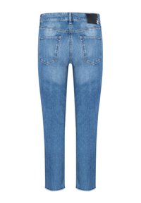 Jean en denim bleu clair vu de dos avec deux poches arrière, passants de ceinture et un patch de marque noir sur la ceinture.