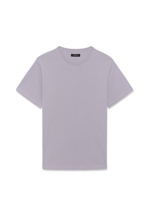 T-shirt lavande uni à manches courtes avec encolure ronde et étiquette de marque noire à l'intérieur du col, posé à plat sur fond blanc.