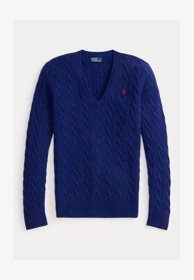 Marineblauer V-Ausschnitt-Pullover mit einem Kabelstrickdesign, gerippten Bündchen und Saum sowie einem kleinen roten Logo auf der Brust.