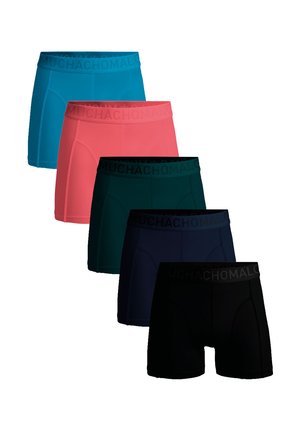 - Bokserki z krótkimi nogawkami