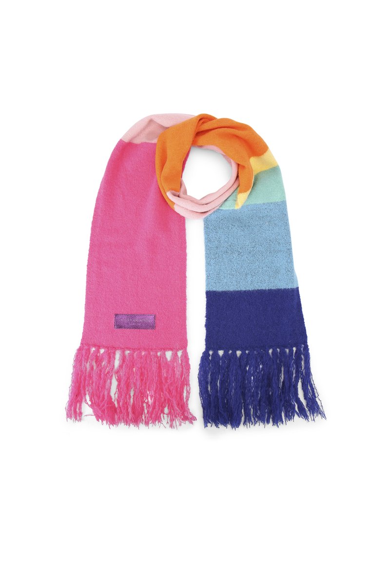 Sciarpa multicolore in morbido tessuto; presenta sezioni rosa, arancione, verde, blu e viola. Rifinita con bordi frangiati e un'etichetta testurizzata.