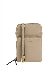 Sac bandoulière en cuir beige clair avec une finition texturée, équipé de quincaillerie dorée, d'un compartiment principal zippé et d'une poche avant.