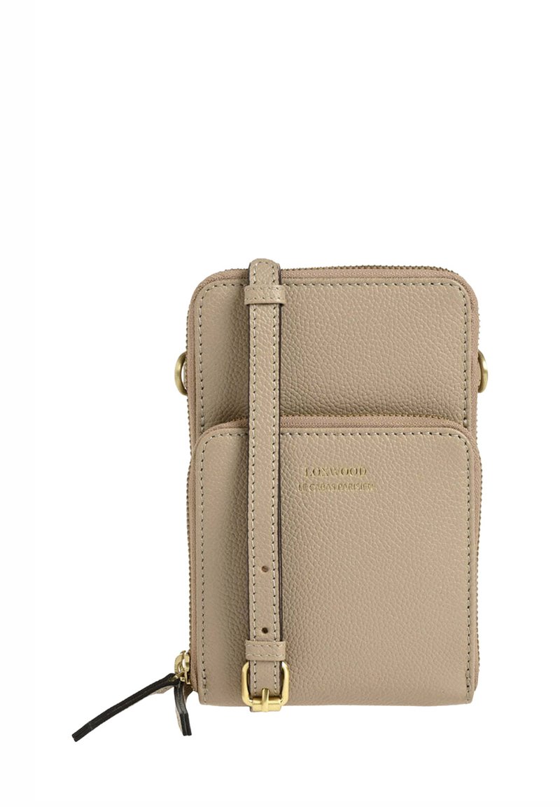 Sac bandoulière en cuir beige clair avec une finition texturée, équipé de quincaillerie dorée, d'un compartiment principal zippé et d'une poche avant.