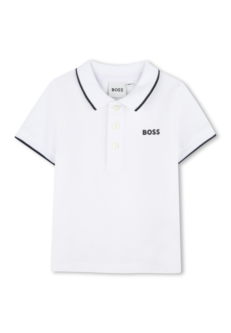 Biele polotričko z textúrovaného materiálu s klasickým golierom, trojriadkovým zapínaním na gombíky a námornícky modrými akcentmi na golieri a rukávoch.