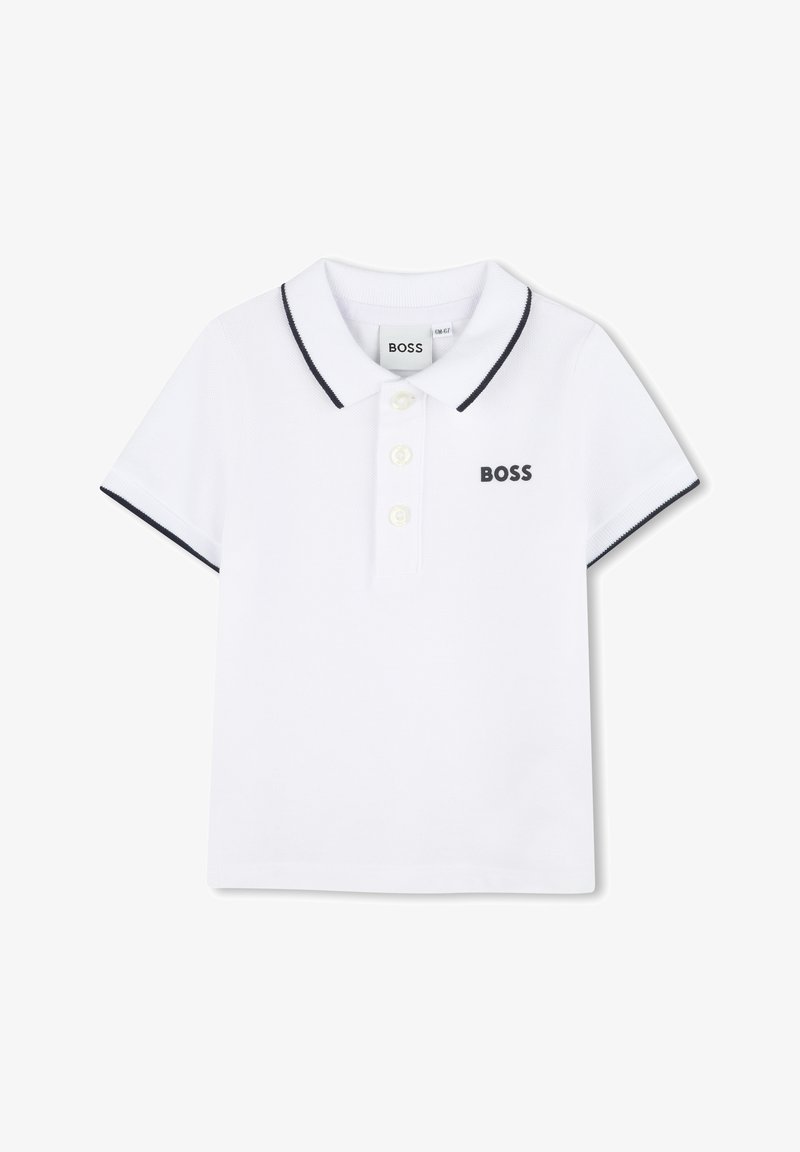 Biele polotričko z textúrovaného materiálu s klasickým golierom, trojriadkovým zapínaním na gombíky a námornícky modrými akcentmi na golieri a rukávoch.