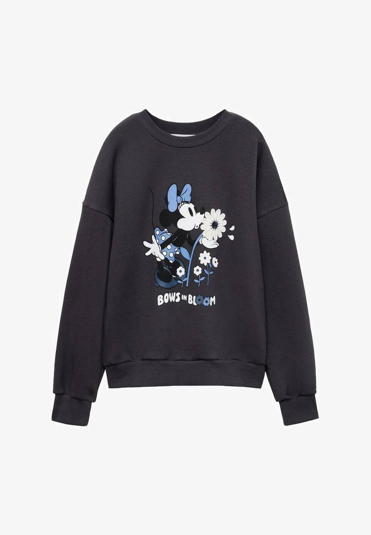 Schwarzer Sweatshirt mit einem grafischen Design eines Comic-Charakters mit blauen Akzenten, Blumen und dem Text "Bows in Bloom" in Weiß. Weicher Stoff, lässige Passform.
