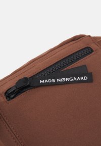 Mads Nørgaard BEL ONE CARNI UNISEX - Rumpetaske - cambridge brown