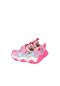 Zapatillas para niños en colores rosa y azul, con parte superior de malla, correa ajustable, suela acolchada y suela exterior de goma texturizada.