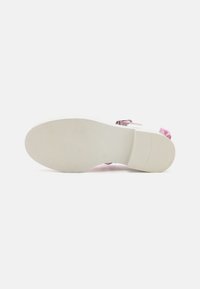Thumbnail Image 4