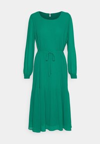 Zelené midi šaty s dlouhými rukávy, kulatým výstřihem a stahováním v pase. Mají splývavou sukni s plisováním, vyrobené z lehké tkaniny.