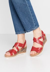 Gabor Comfort Sandali con plateau - red