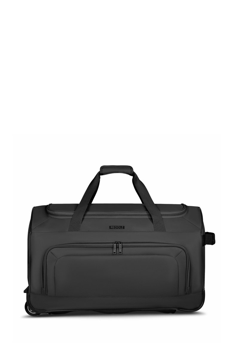 Borsone nero realizzato in materiale durevole, dotato di maniglie doppie, tasca frontale con zip e ruote per la mobilità. Texture liscia, forma rettangolare.