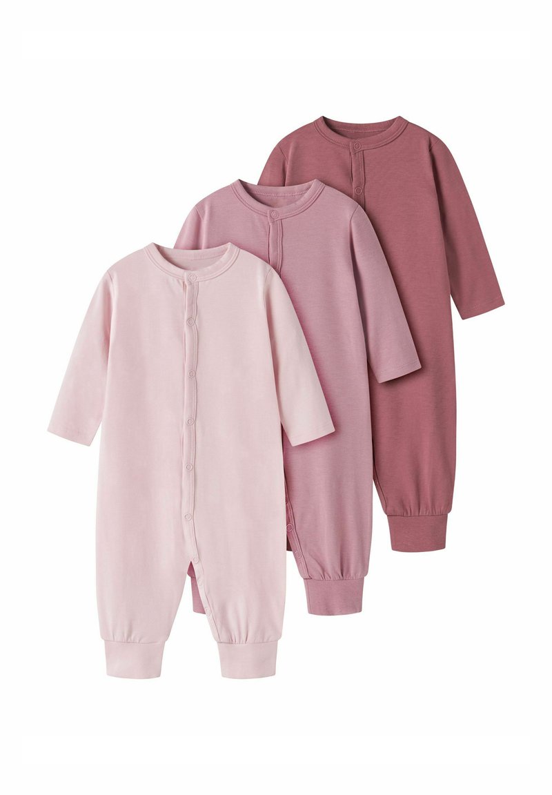 Trzy onesie z długim rękawem, zapinane na guziki, wykonane z miękkiego bawełnianego materiału. Kolory: jasnoróżowy, przybrudzony róż i burgundowy. Rękawy i nogawki zakończone ściągaczami.