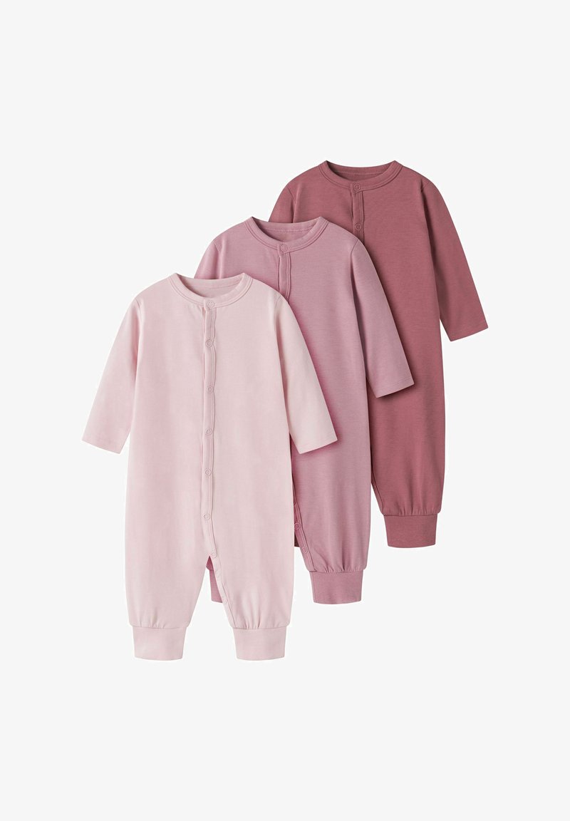 Trzy onesie z długim rękawem, zapinane na guziki, wykonane z miękkiego bawełnianego materiału. Kolory: jasnoróżowy, przybrudzony róż i burgundowy. Rękawy i nogawki zakończone ściągaczami.