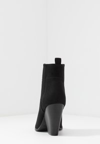 Call it Spring Stivaletti con tacco - black
