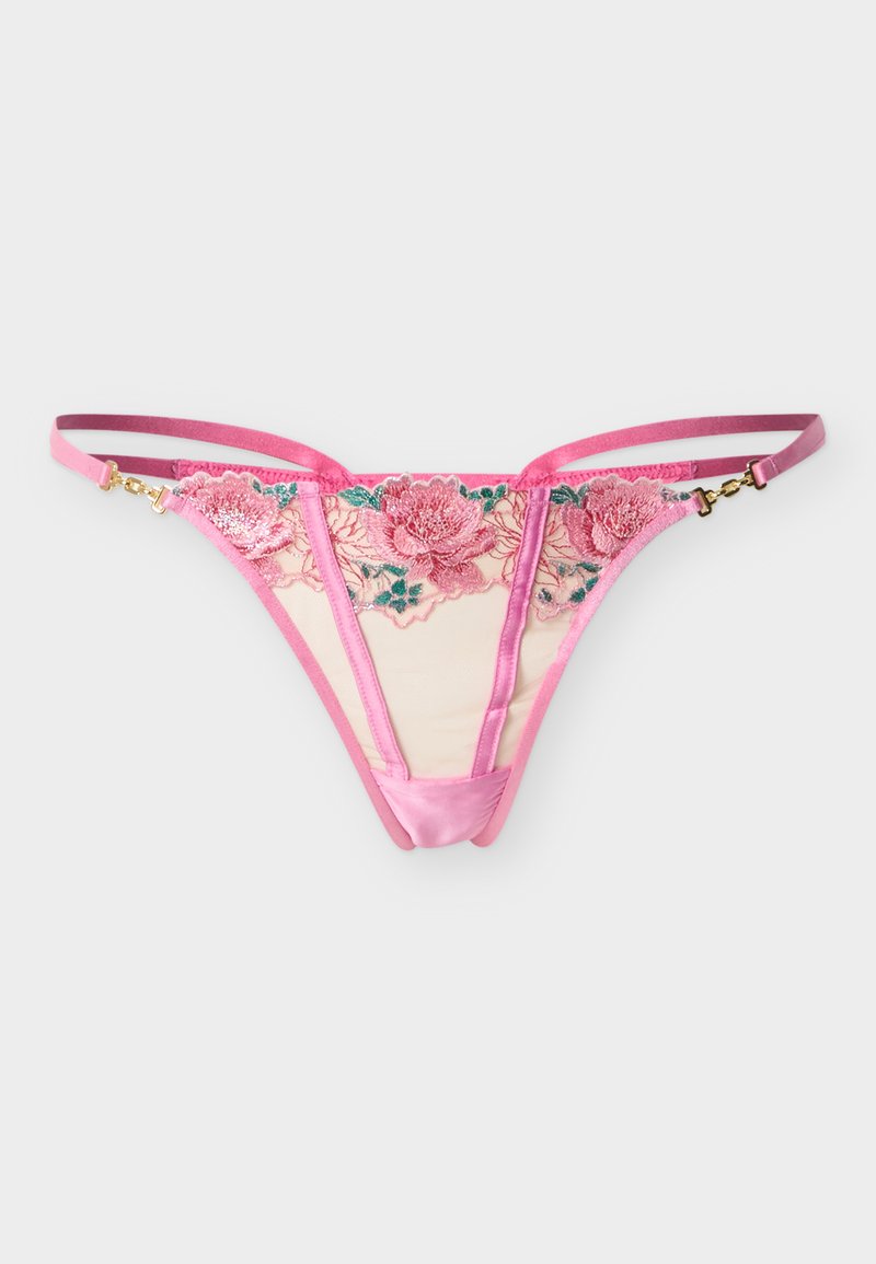 String en satin rose et mesh avec broderie florale et bretelles latérales réglables avec fermoirs dorés sur un fond clair.