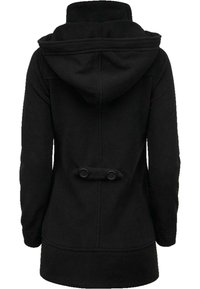 Manteau en laine noire avec capuche, détail boutonné au dos et poches latérales, avec une texture lisse et une coupe ajustée.