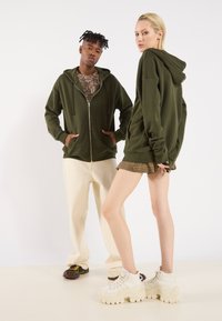 Thumbnail Image 6