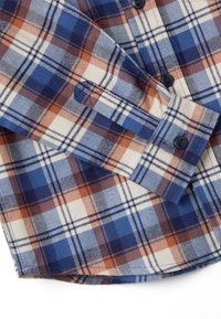 Blauw en oranje geruite overhemd met een button-down kraag, met een katoenen textuur en lange mouwen. Inclusief zwarte knopen en details aan de manchetten.