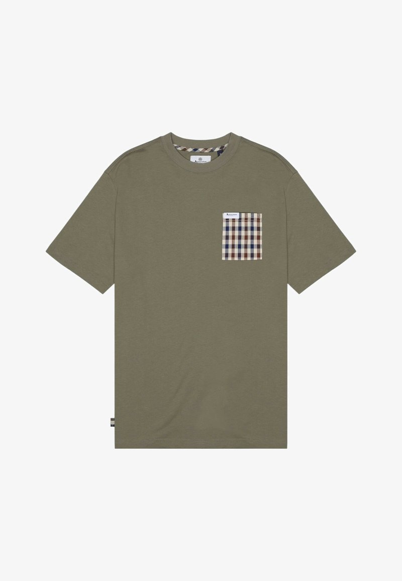 T-shirt in cotone verde oliva con maniche corte, con un design della tasca a quadri nei colori marrone, beige e blu navy. Logo discreto sulla tasca.