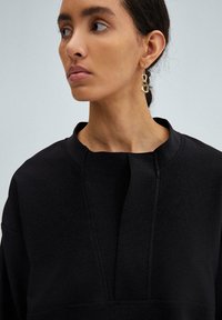 Touché Privé CREPE - Mikina - black