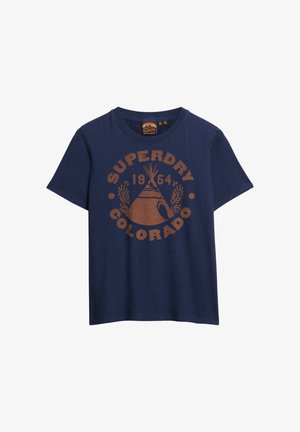 Navy blauwe katoenen t-shirt met een bruine grafische print van een tipi, de tekst "SUPERDRY" en het jaar "1954", met een ronde vorm en korte mouwen.