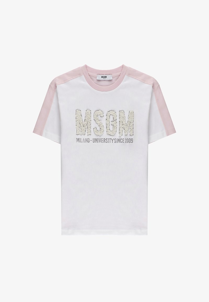 T-shirt blanc avec manches et col rose clair, arborant un grand texte "MSGM" orné et un texte plus petit "Milano University Since 2009" en dessous.