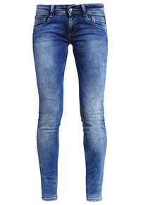 Jeans ajustados de mezclilla, con un lavado azul medio, un ligero desvanecimiento, diseño de cinco bolsillos y cierre de botón.