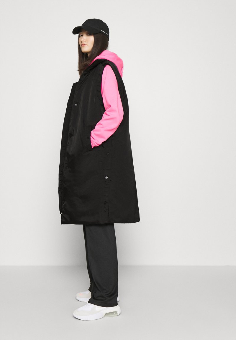 Nike Sportswear Trend Vest Waistcoat Black White Black Zalando Co Uk