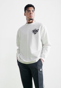 Manastash TEE BANDANA - Tops ar garām piedurknēm - white