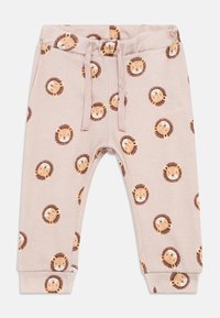 Lys rosa bomullsbukser med et gjentatt lion face-mønster i brunt og beige. Inkluderer elastisk midjebånd og mansjetterte ankler.