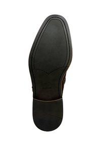 Suela de zapato de cuero negro con superficie de agarre texturizada, presenta una punta suave y alargada y un logotipo de marca grabado.