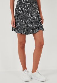 Unausgewählt, black