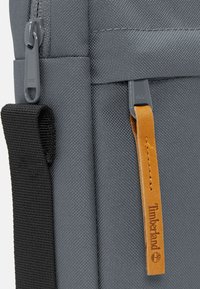 Timberland Taška s příčným popruhem - ombre blue