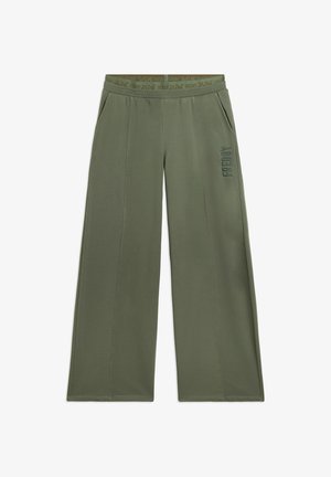 Pantalones verdes de pierna ancha con cinturilla elástica, bolsillos laterales y logotipo "FREDDY" impreso en el muslo derecho.