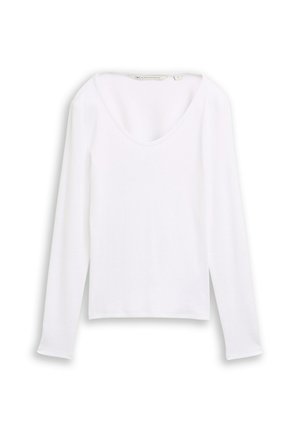 Weißes Langarm-Oberteil mit einem runden Ausschnitt, gerippter Textur und geradem Saum. Hergestellt aus einem weichen, leichten Stoff.