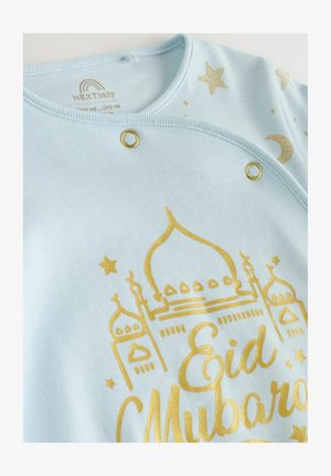 Lyseblå baby-body med guldfarvet tryk, der forestiller en moské, stjerner og teksten "Eid Mubarak", med metal trykknapper.