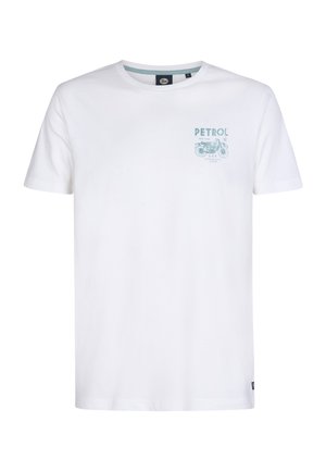 Tricou alb din bumbac cu un imprimeu grafic turcoaz al unei motociclete și cuvântul "PETROL" pe piept. Croială obișnuită, guler rotund.