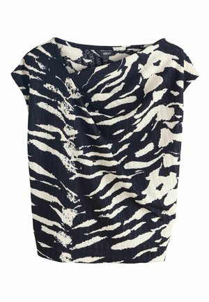 Tumši zils un krēmkrāsas tops ar teksturētu zebras svītru rakstu, platu kakla izgriezumu un īsām piedurknēm, izgatavots no viegla auduma.