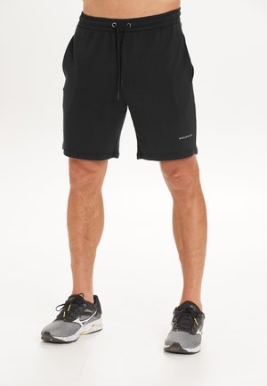 Schwarze Sportshorts mit elastischem Bund, Kordelzug und seitlichen Taschen. Hergestellt aus leichtem Material, mit dezentem Branding.