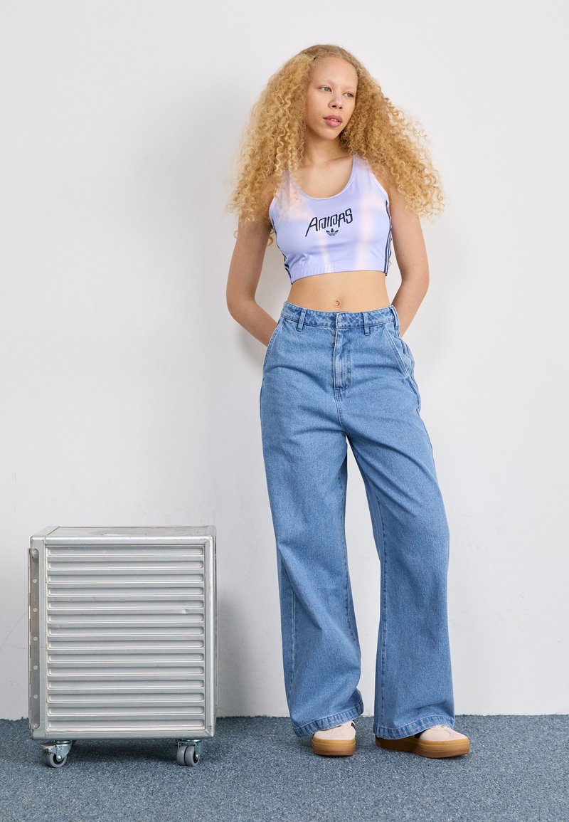 adidas Originals Jeansy Relaxed Fit - Zdjęcie 2